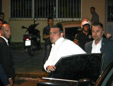Στο κέντρο επιχειρήσεων της πυροσβεστικής ο A.Τσίπρας